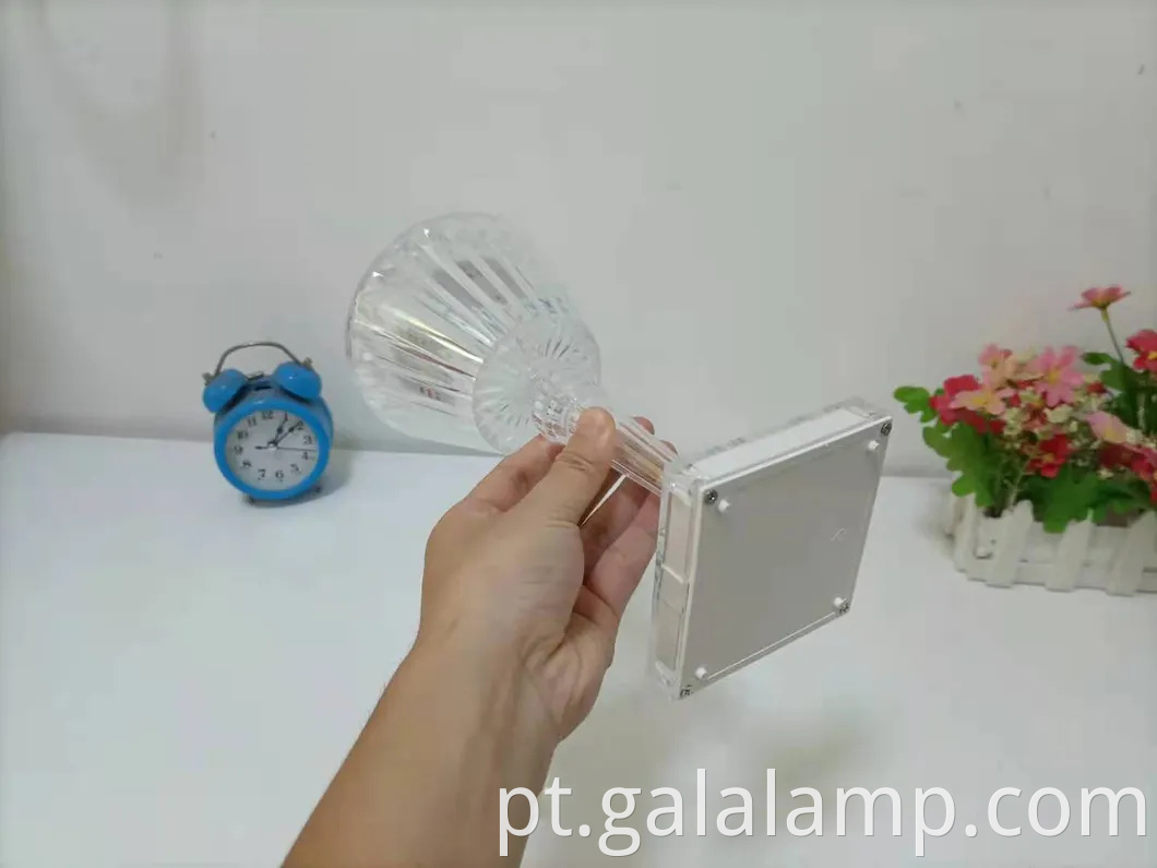 A lâmpada de mesa de cristal elegante controlada pelo toque para casas modernas